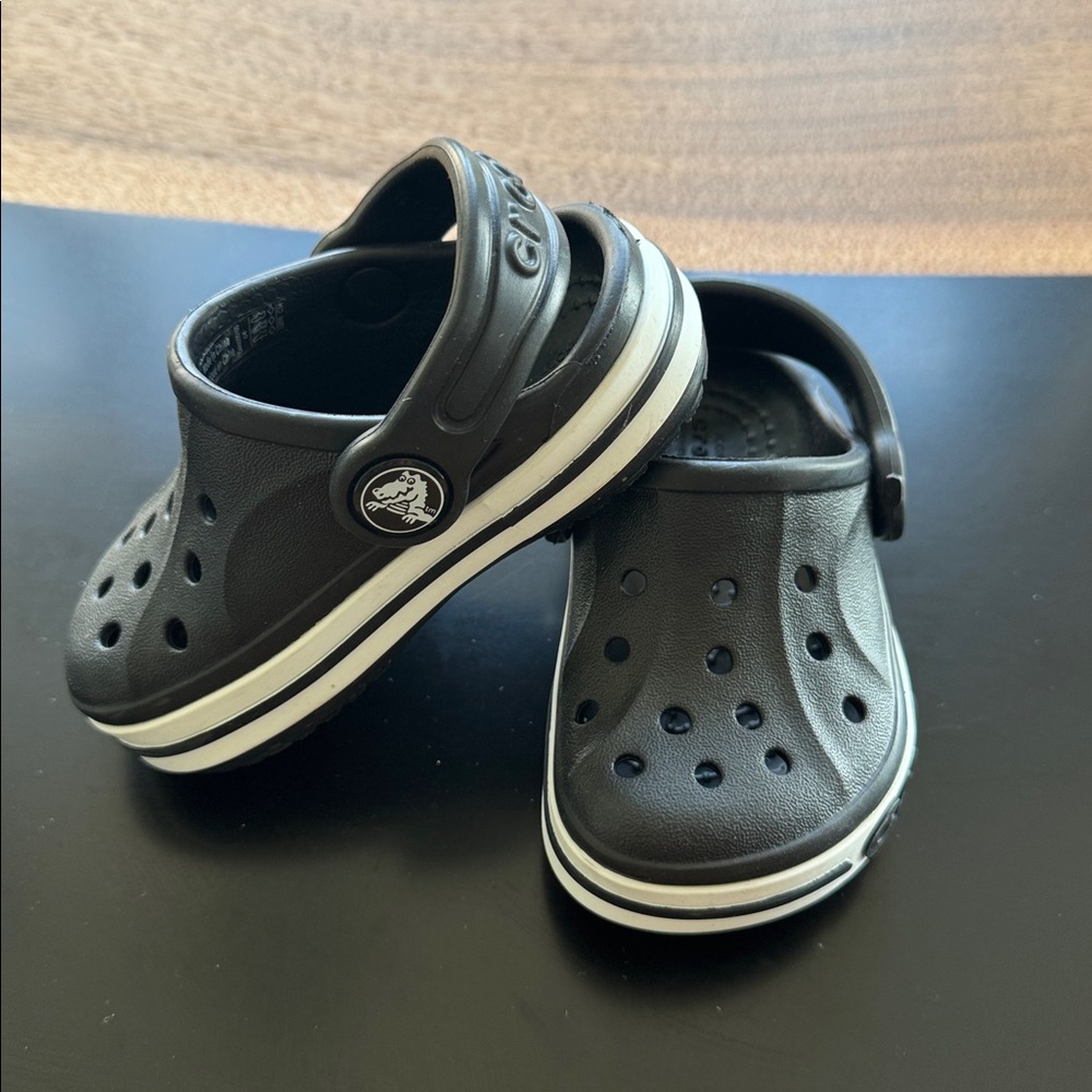 Black/White Toddler Crocs-C4